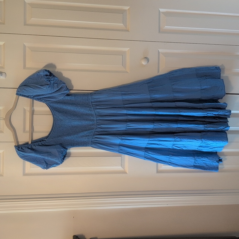 SALE🎉 Host Pick🎉 🌺 Beautiful Summer Ruffled Midi Dress 🌺 - Picture 2 of 11